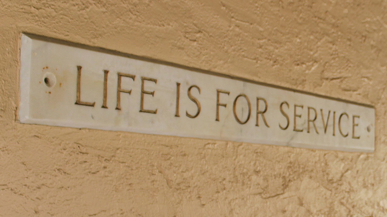 Life-is-for-service_